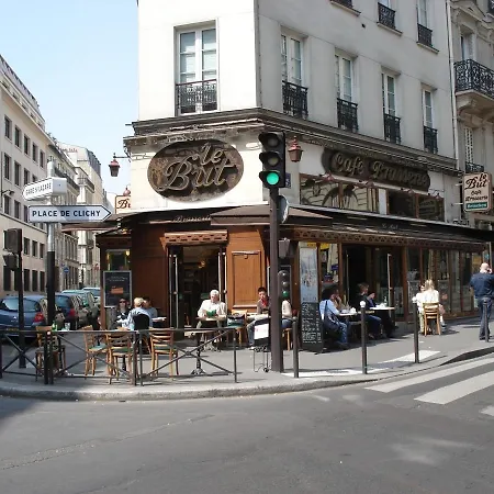 Bright Studio In Centre Paris